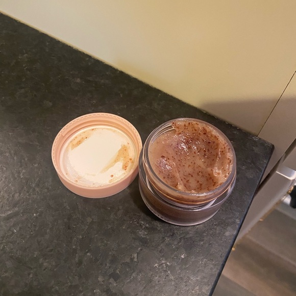 Monat Berry Refined Scrub - Picture 7 of 10
